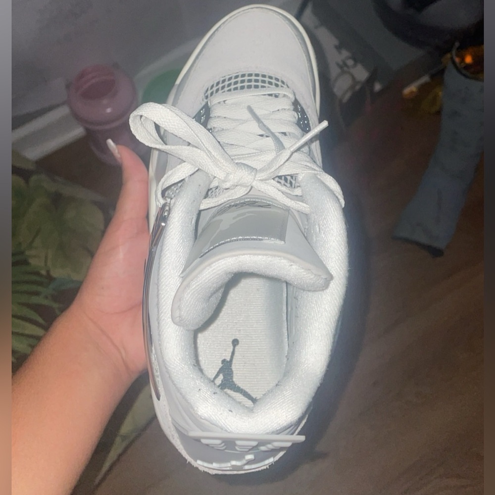 Frozen Moments Retro 4’s size 9 in Women’s, new - Picture 4 of 5